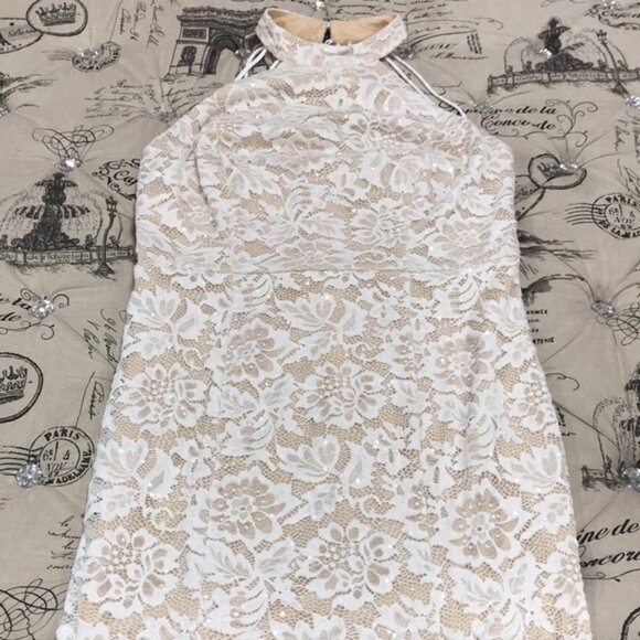 B. Darlin Gown Nude Off White Plus Floral-Lace Dress - Picture 3 of 8